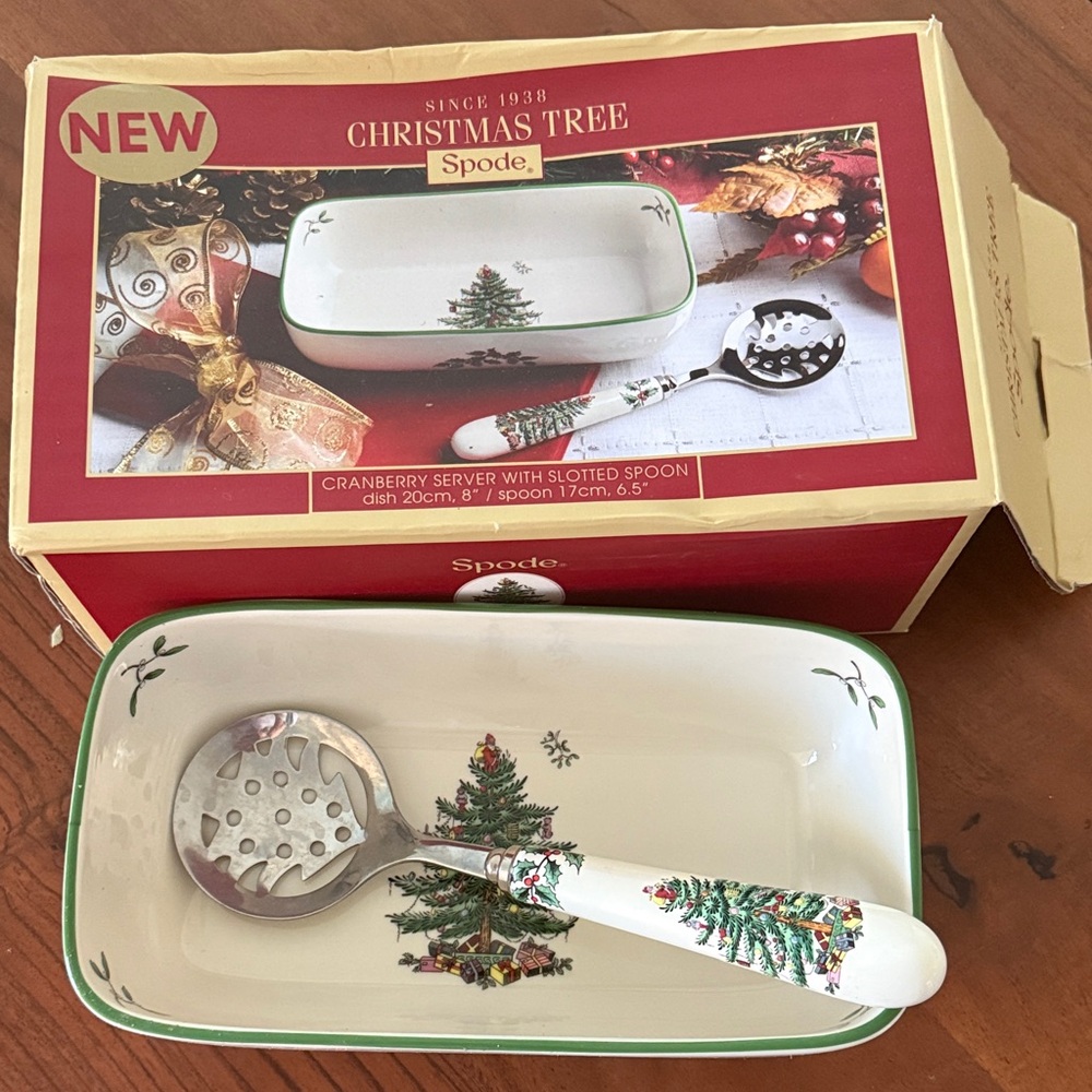 Spode Christmas Tree Cranberry Server with Green Trim